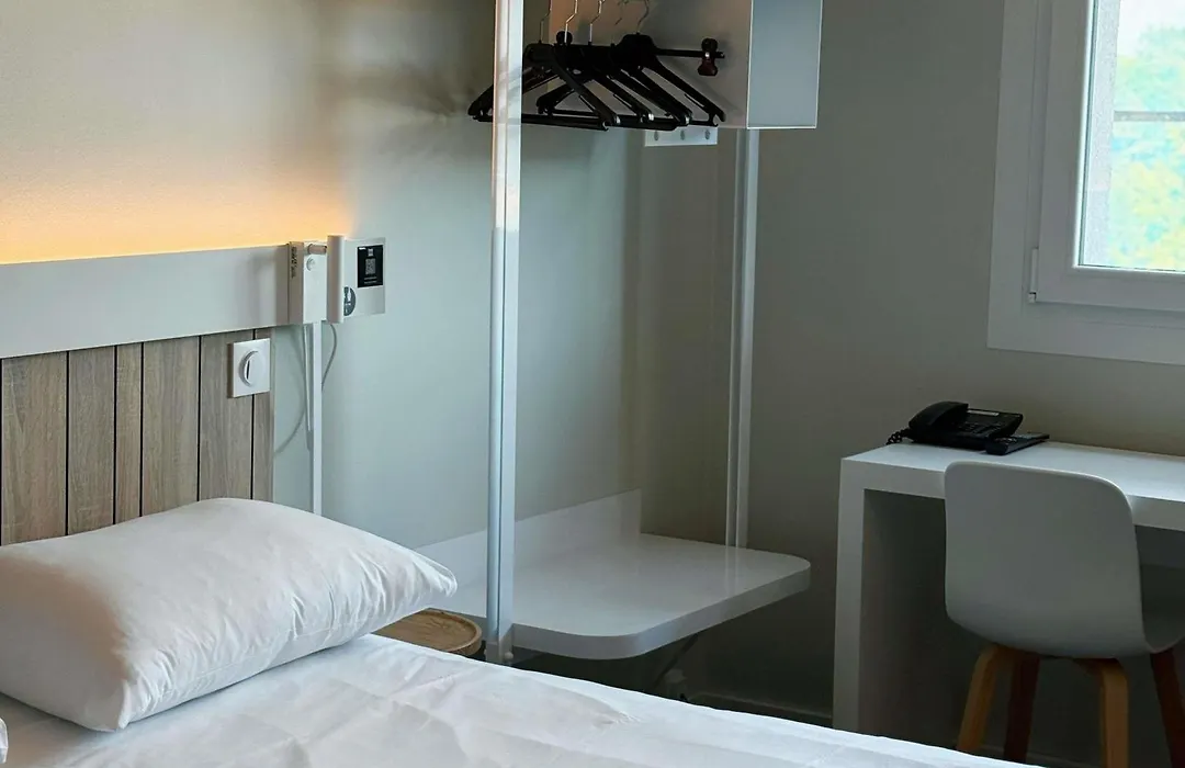 Ibis Luxembourg Airport-1